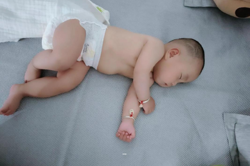 龙海孕妇肚脐周围发青